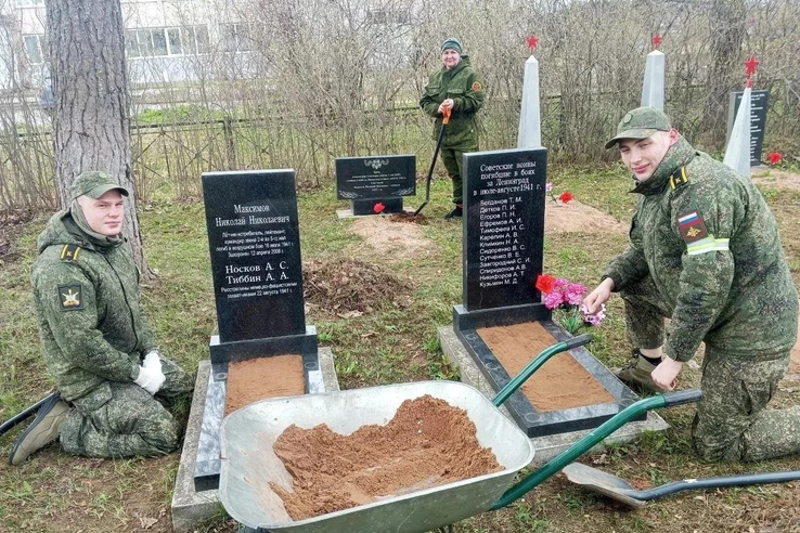 Более 200 тысяч жителей Ленобласти вышли на субботники в апреле