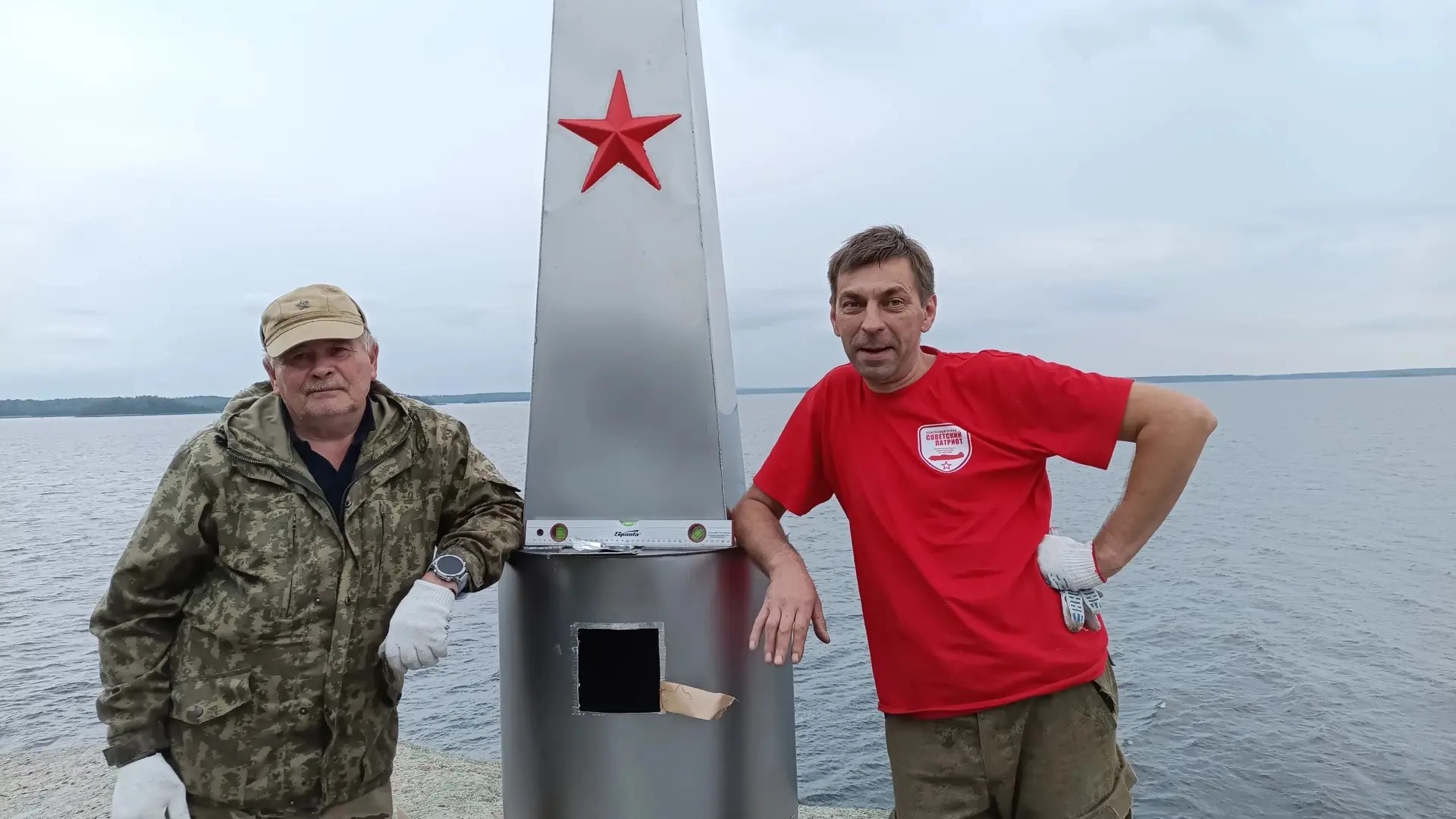 В Выборгском районе на берегу Финского залива появилась новая мемориальная стела