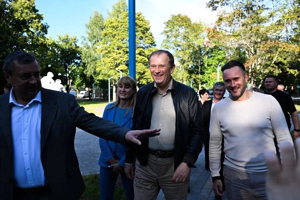 Александр Дрозденко оценил ход работ по благоустройству сквера в Приозерске