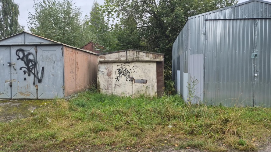 Инспекторы эконадзора заставили убрать свалку покрышек в Приозерске