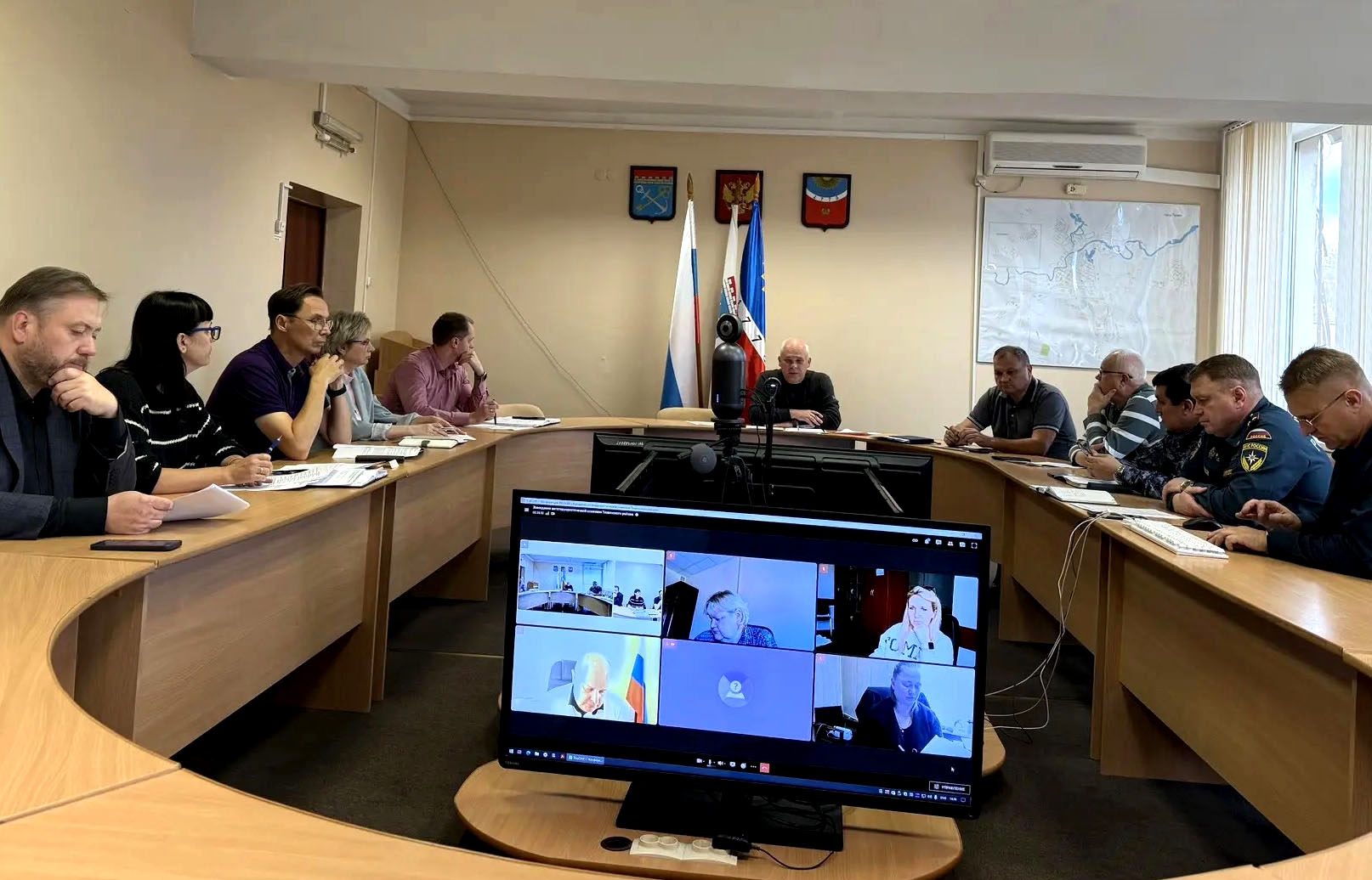 Антитеррористическая комиссия Тихвинского района обсудила безопасность школ и спорт