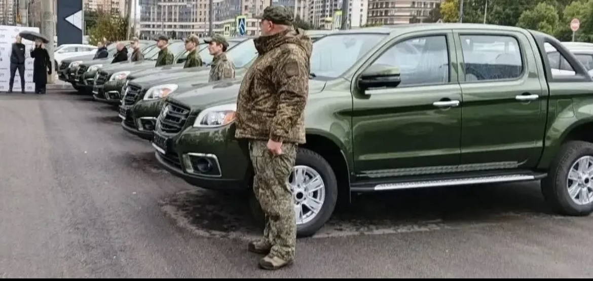 Министерству обороны России передали 14 автомобилей из Ленинградской области