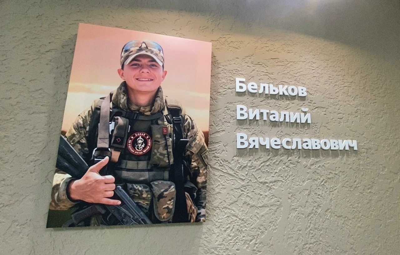 В Янегской школе открыли стену памяти выпускника участия в СВО