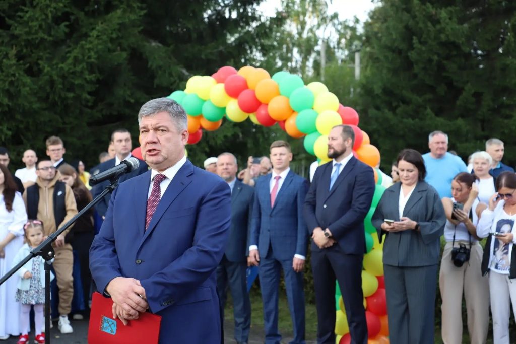 Представители правительства Ленобласти поздравили школьников Приозерского района