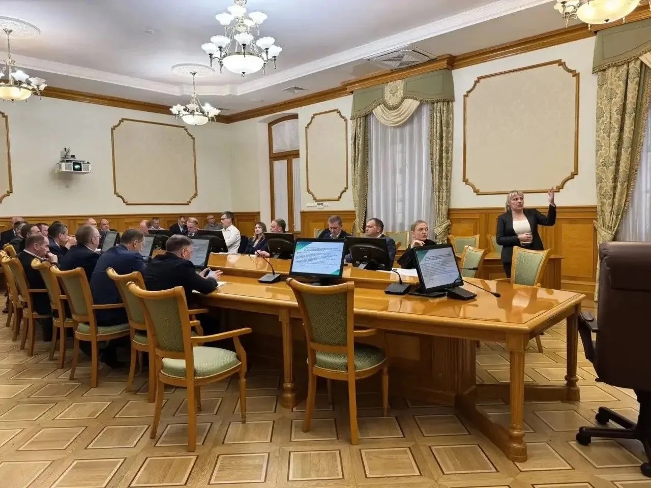 Жители Тихвинского и Бокситогорского районов получают информацию об отключениях