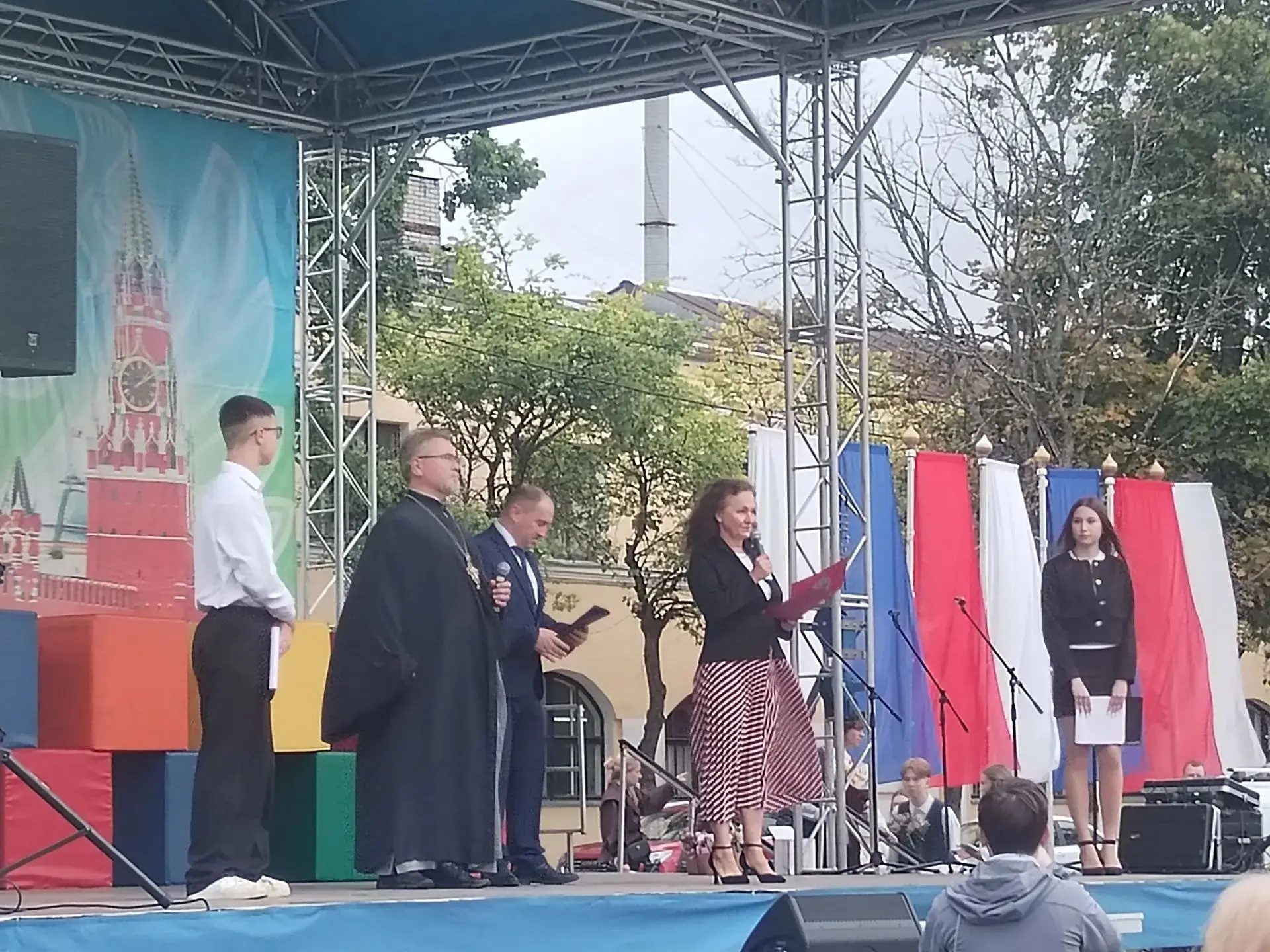 Ученики приозерской школы № 5 начали учебный год с праздника