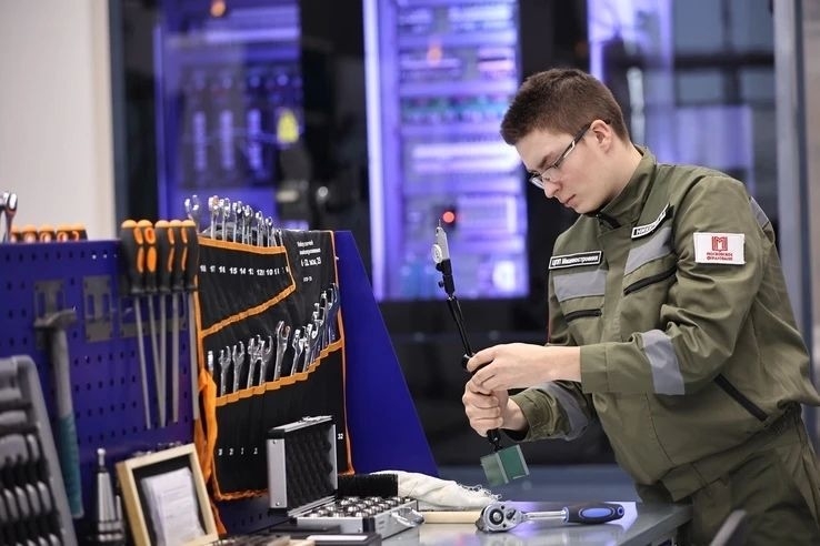 К 2027 году откроют 400 профильных классов