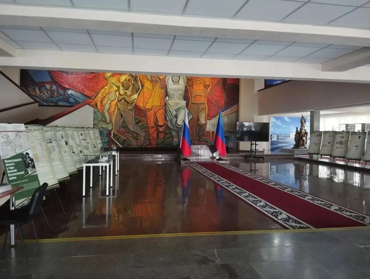 Представительство Губернатора и Правительства Ленинградской области в ДНР открыло выставку в Краснод