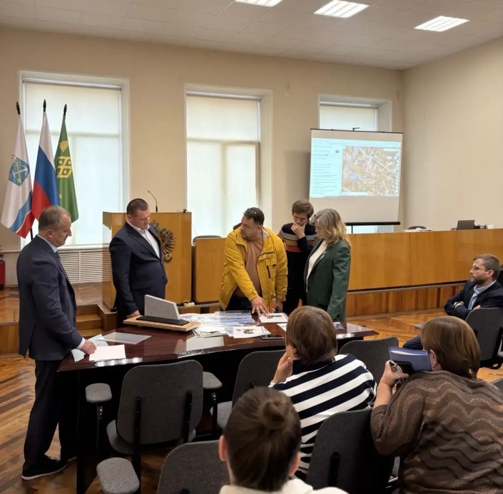 Участники встречи обсудили архитектурное решение памятного сквера в Волосовском районе