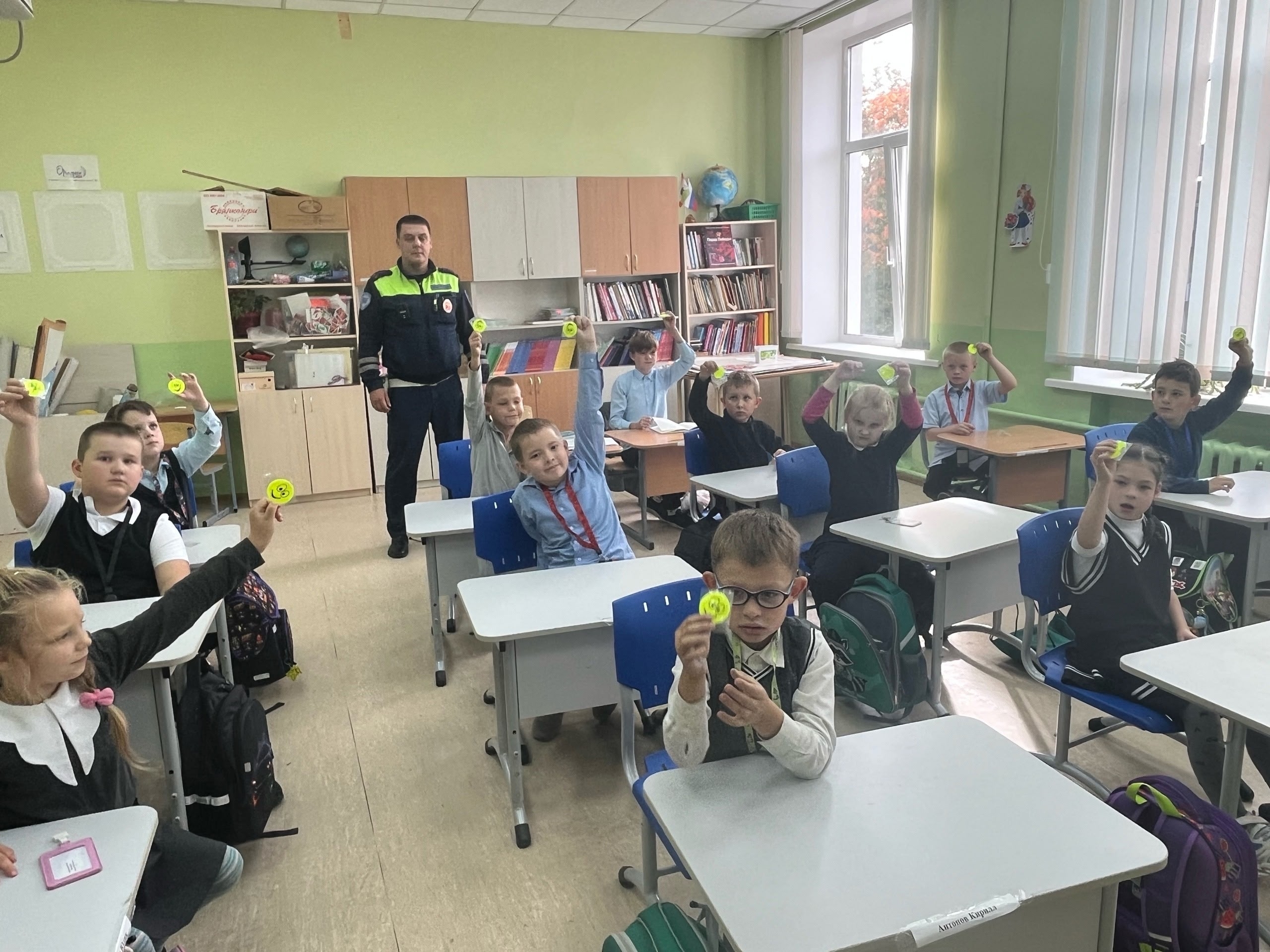 Соколов П.С. рассказал ученикам правил дорожного движения и пользования СИМ