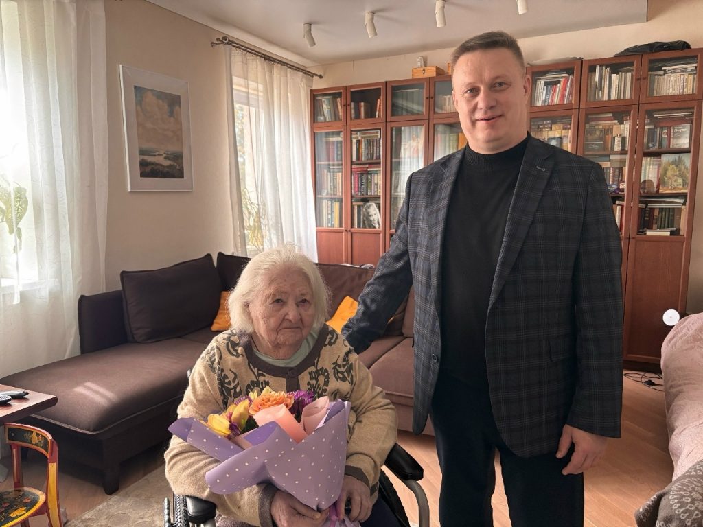 Андрей Федюнин поздравил ветерана Великой Отечественной войны Алевтину Ковалевскую