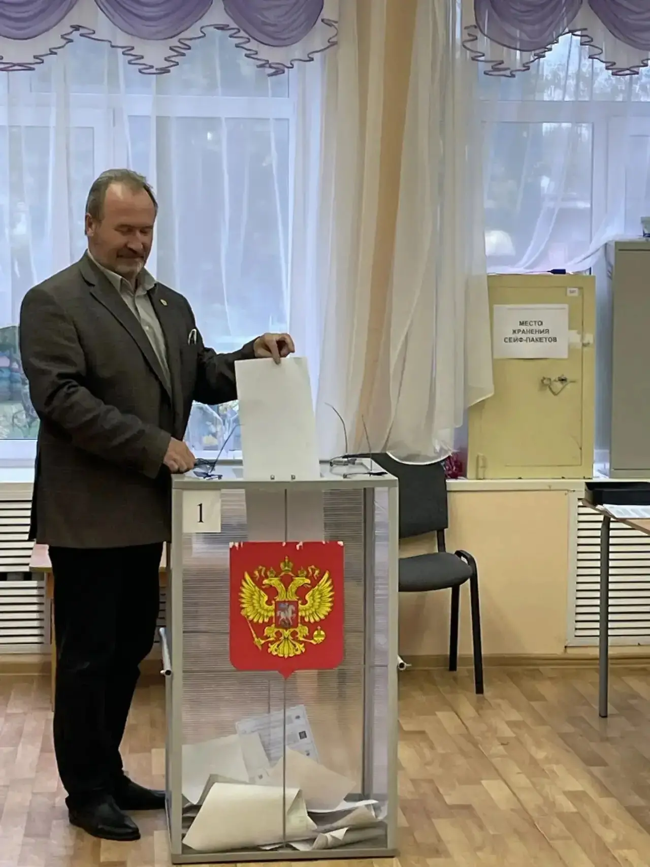 Главы администраций поселений Киришского района проголосовали на выборах
