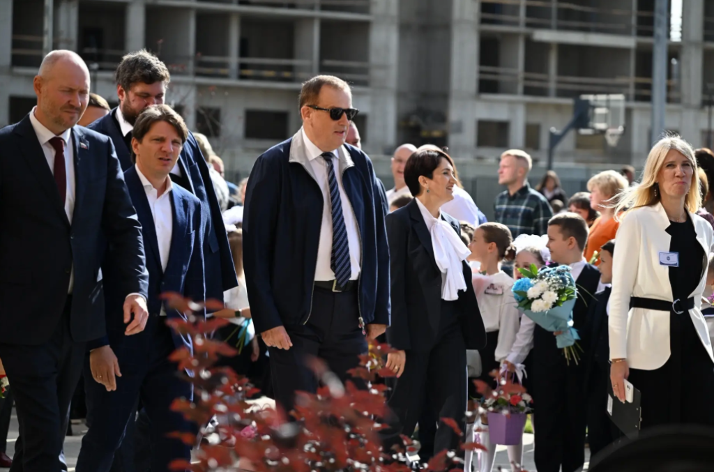 Губернатор Александр Дрозденко торжественно открыл школу в Новоселье