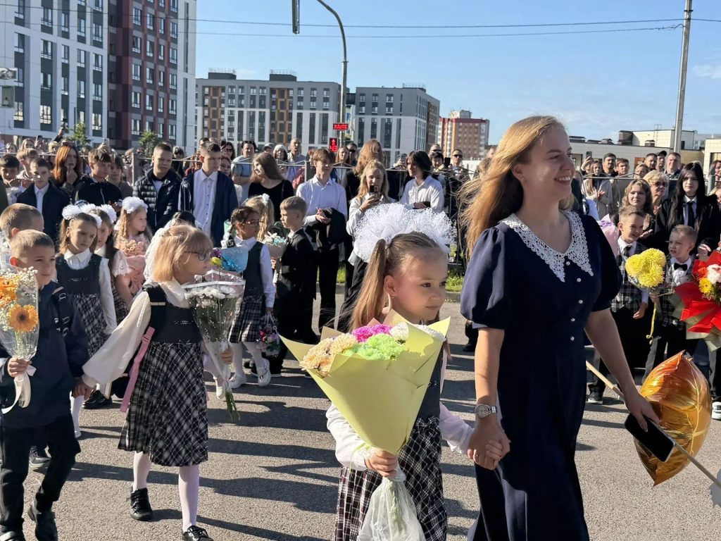 Ученики и учителя Гатчинского округа начали занятия после торжественных линеек