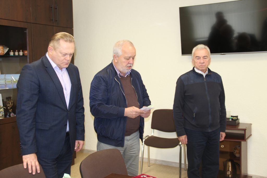Глава администрации Лодейнопольского района вручил награды семьям павших защитников