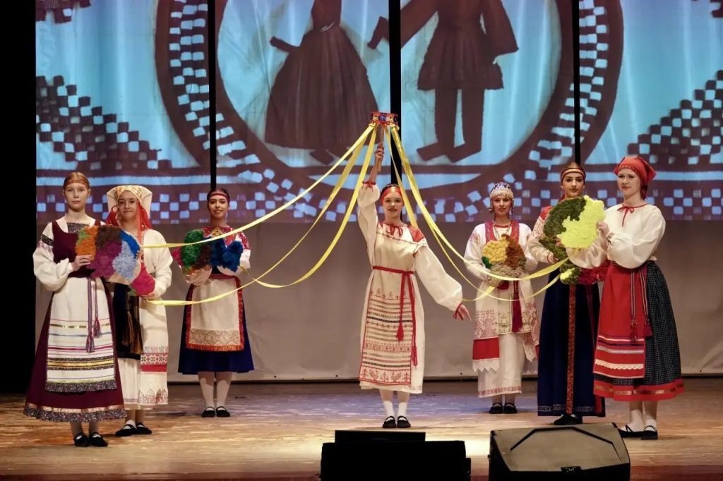 Творческие коллективы города открыли патриотический вечер в Бокситогорске