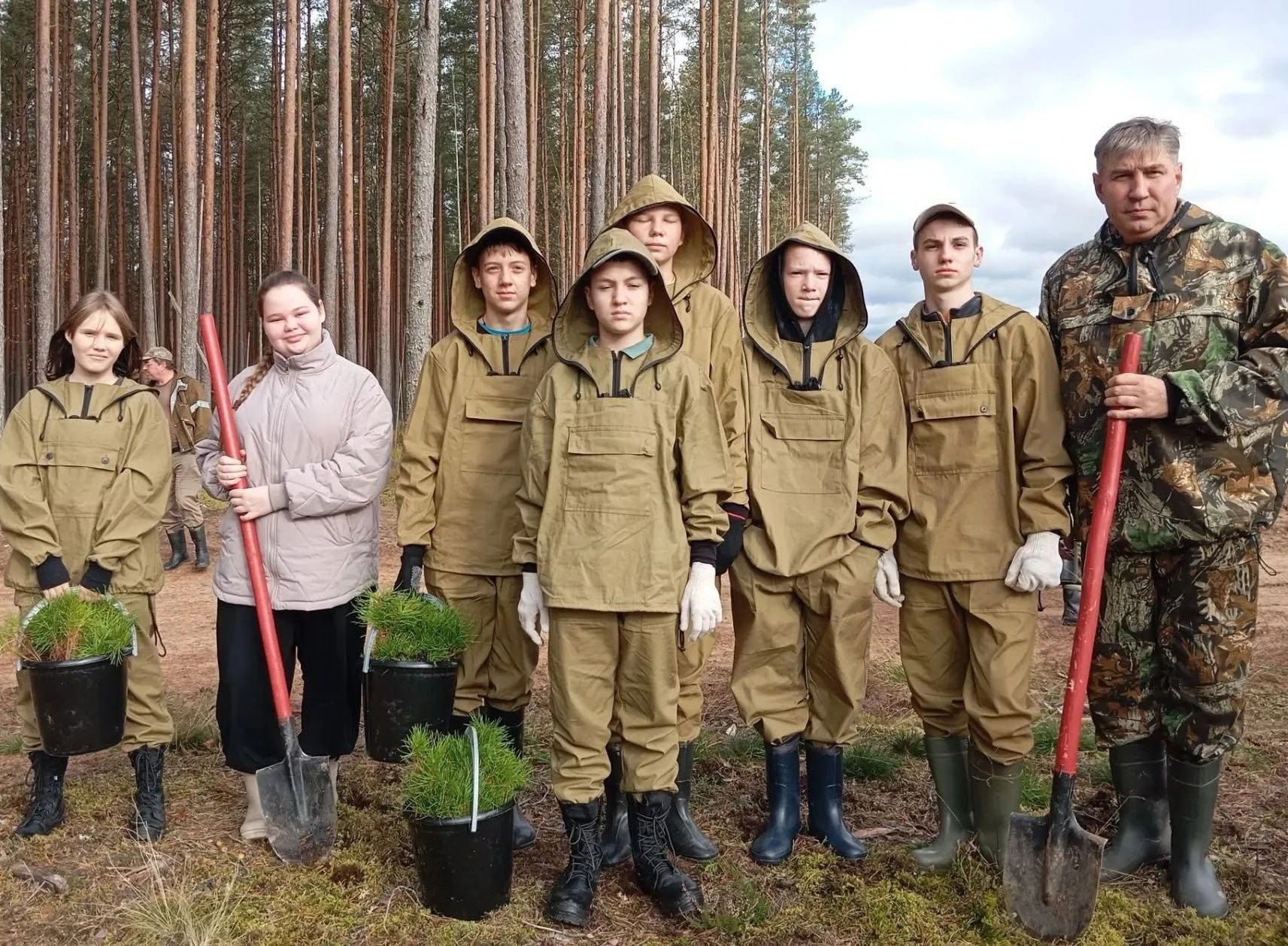 Ребята из Пчёвжинского школьного лесничества приняли участие в акции Сохраним лес