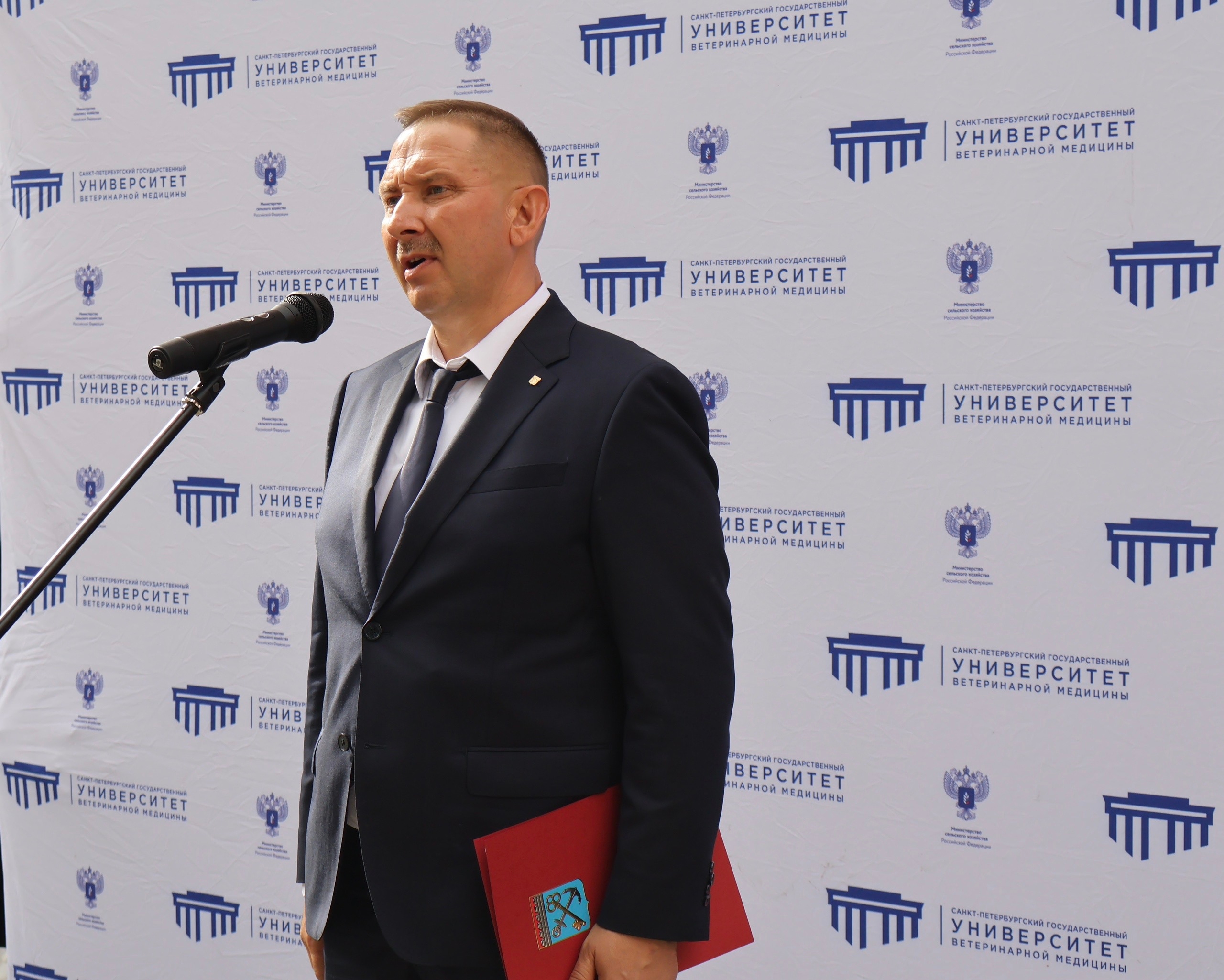 Студенты вузов и техникумов Ленобласти начали обучение на специальности ветеринарии
