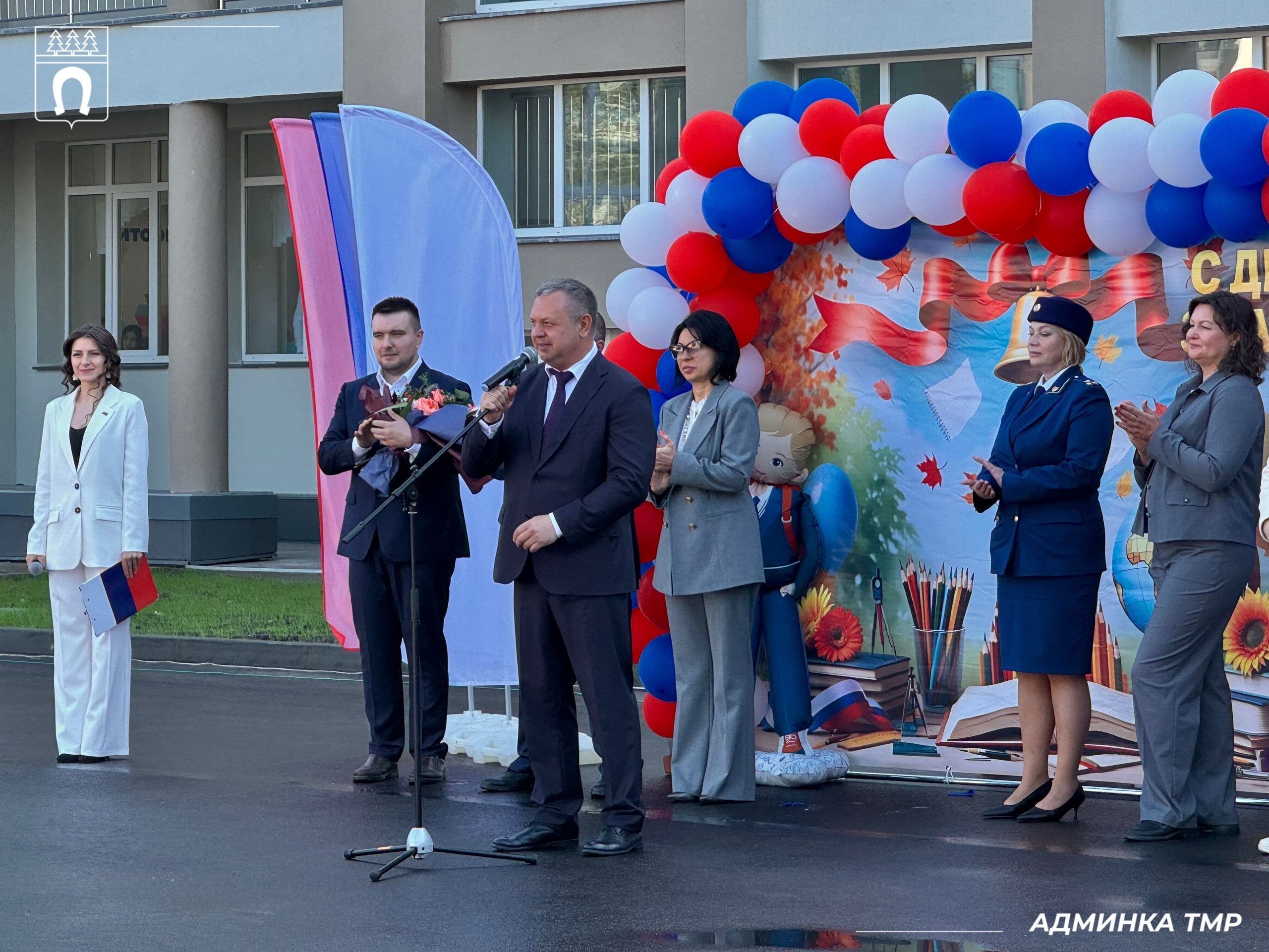 В Тосненском районе начали учебный год и открыли обновленную школу