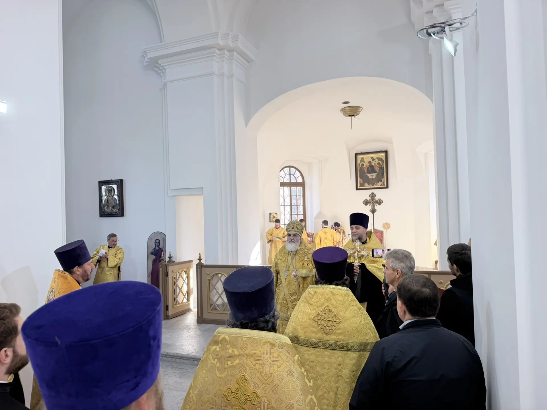 В Благовещенском соборе Шлиссельбурга прошла литургия по случаю перенесения мощей
