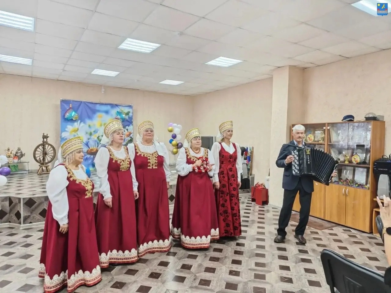 Владимир Сосюра и вокальные коллективы выступили в Большелуцком поселении