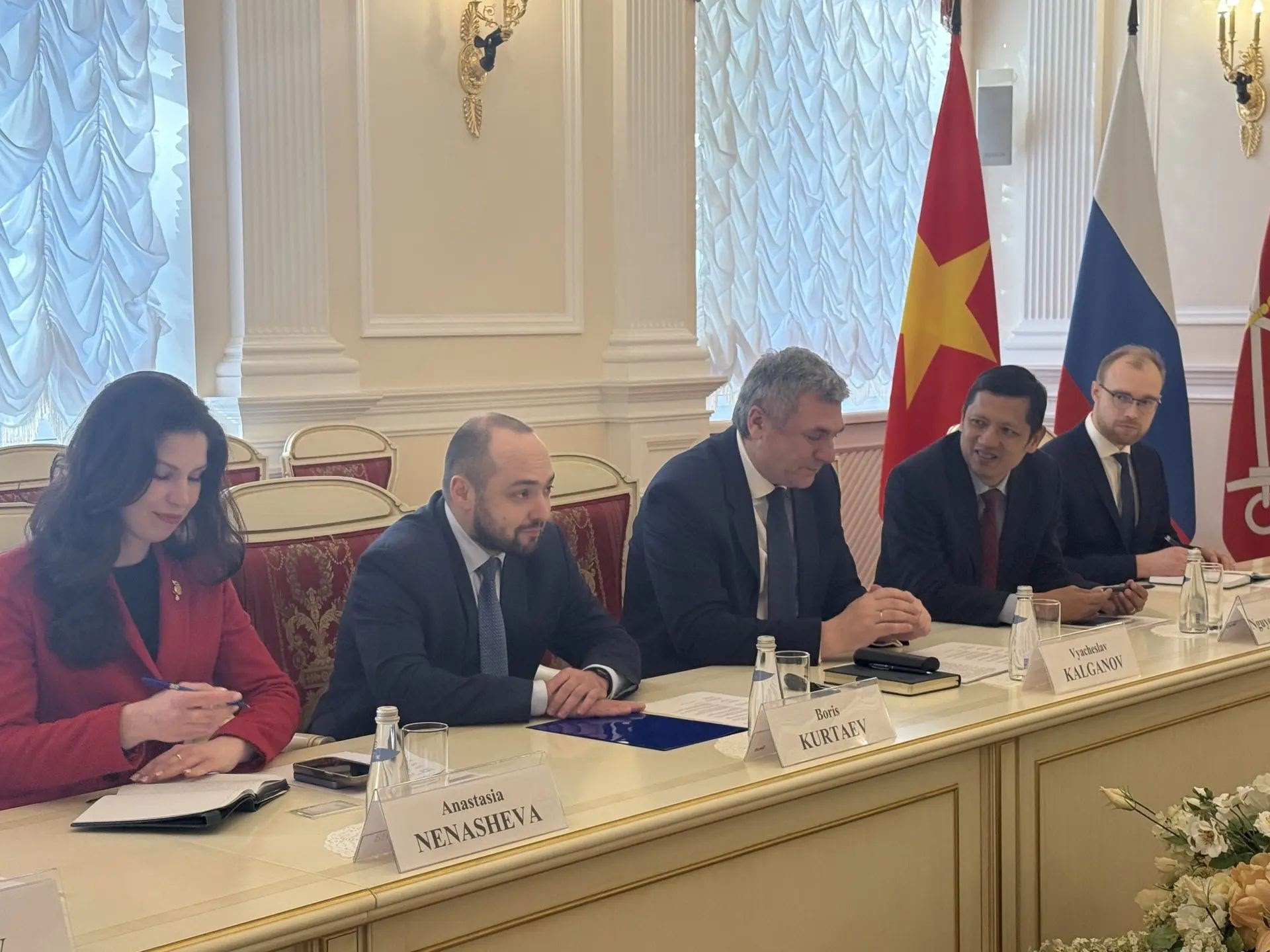 Борис Куртаев пригласил делегацию провинции Ниньбинь посетить Ленобласть в 2027 году
