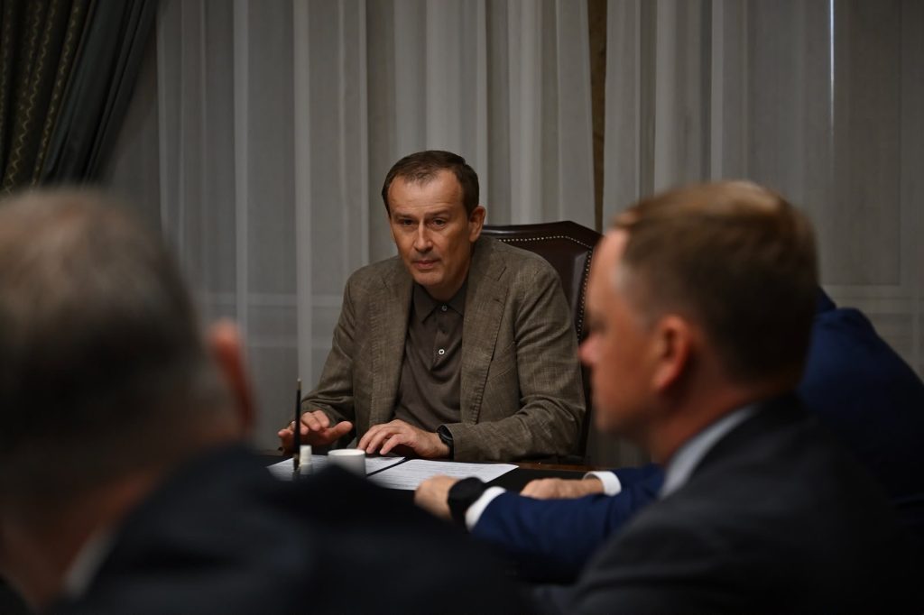 Губернатор Ленобласти попросил глав районов взять на контроль подачу тепла