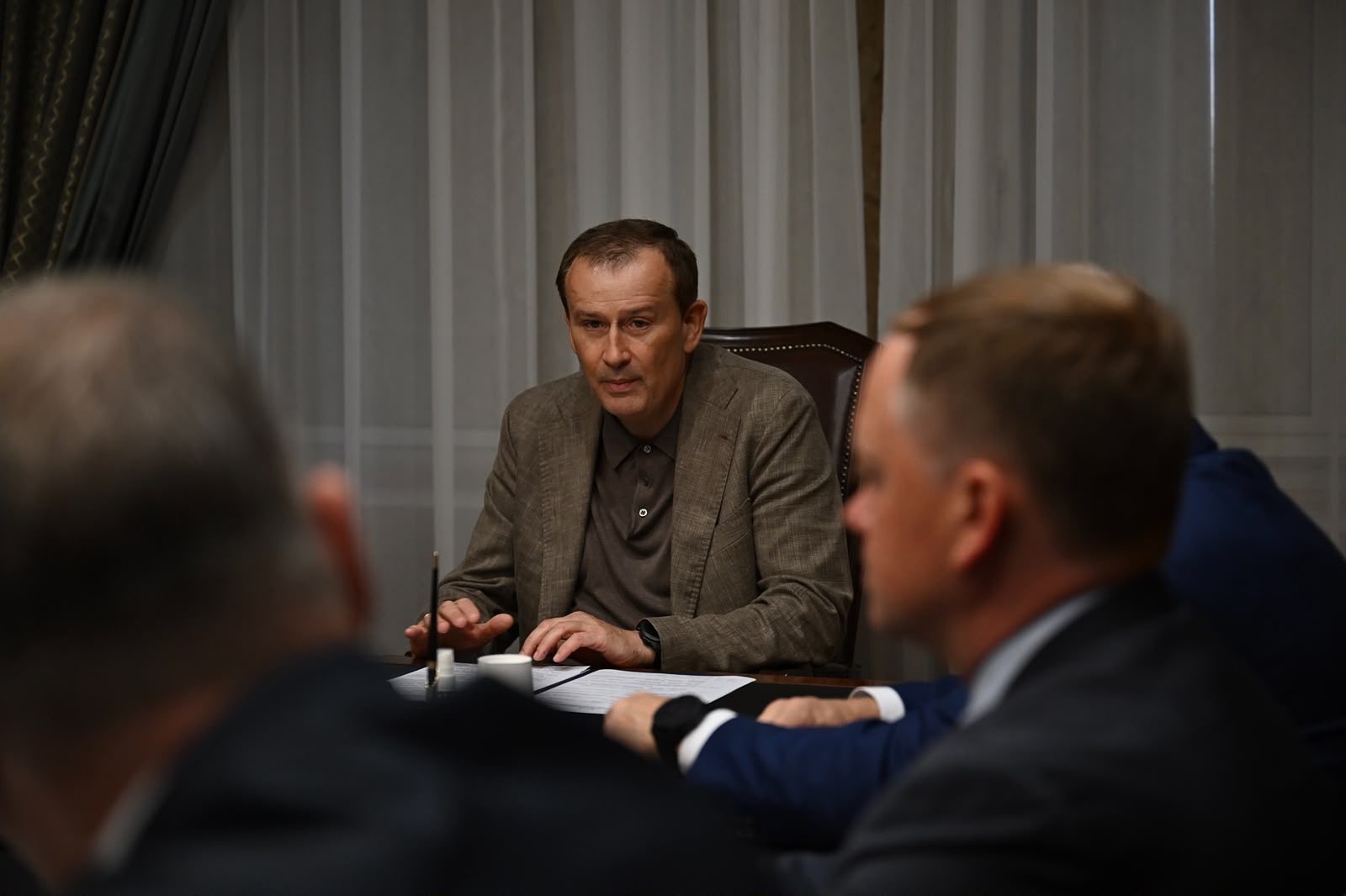 Губернатор Ленобласти попросил глав районов взять на контроль подачу тепла
